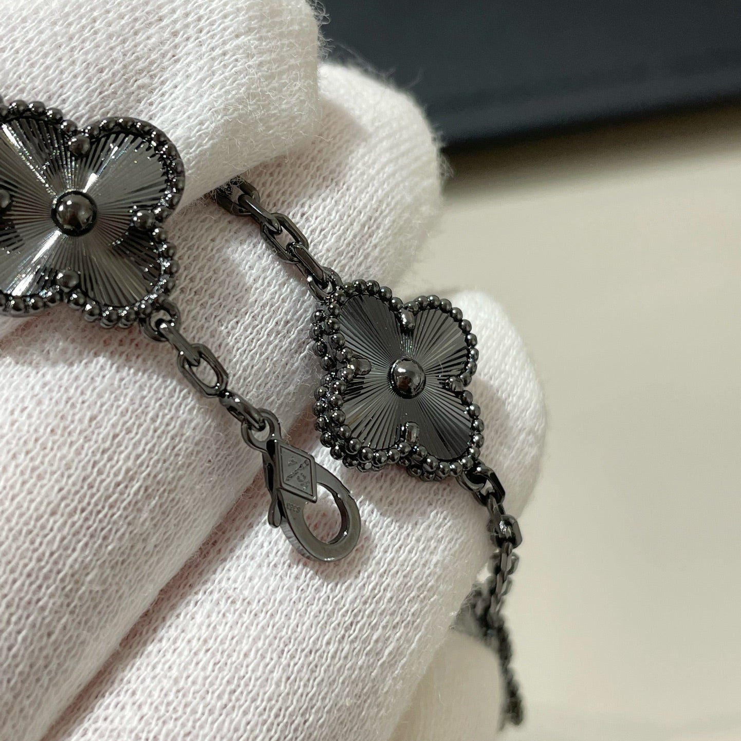 [Noble Jewelry]CLOVER 5 MOTIF BLACK BRACELET