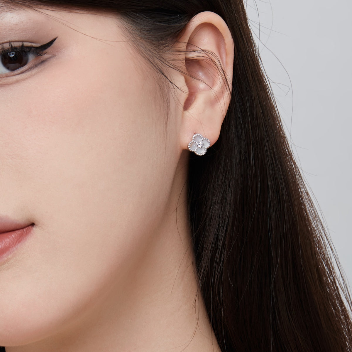 [Noble Jewelry]Four-Leaf Clover Flower Shape Exquisite Earrings