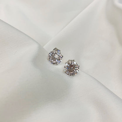 [Noble Jewelry]Stylish Shiny Round Center Stone Stud Earrings