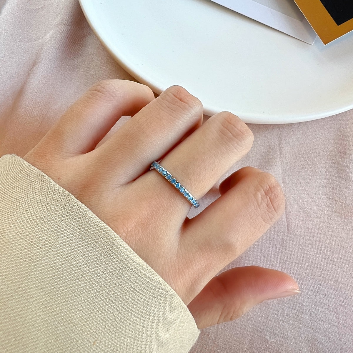 [Noble Jewelry]Delicate Sparkling Round Cut Daily Ring