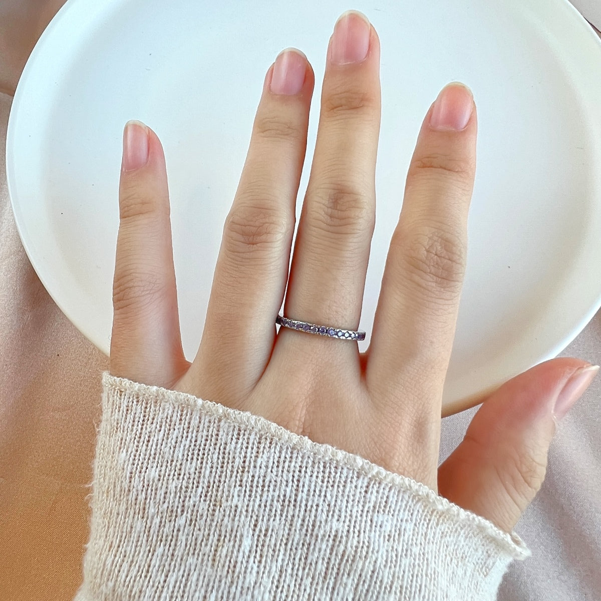 [Noble Jewelry]Delicate Sparkling Round Cut Daily Ring