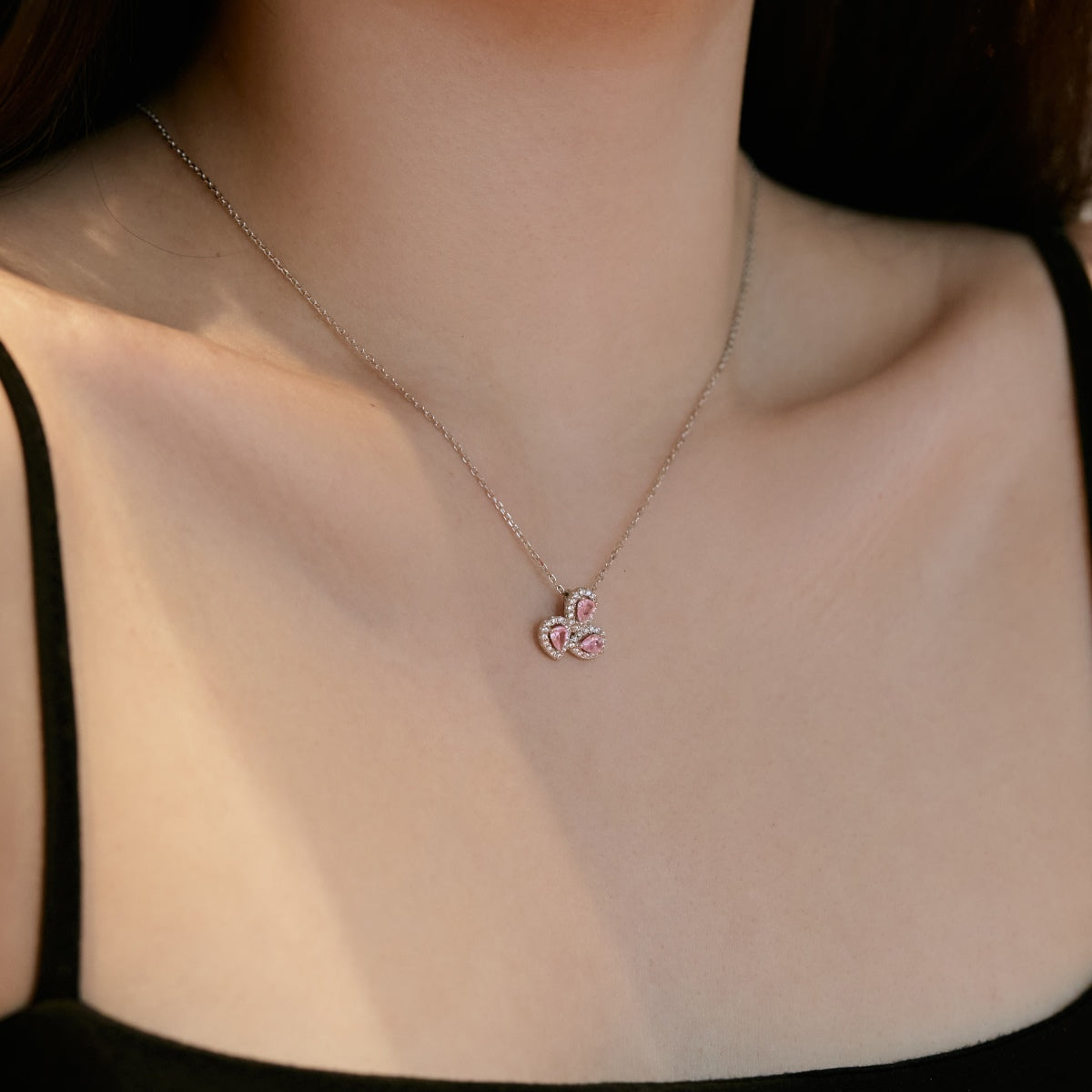 [Noble Jewelry]Elegant Flower Shape Pear Cut Necklace