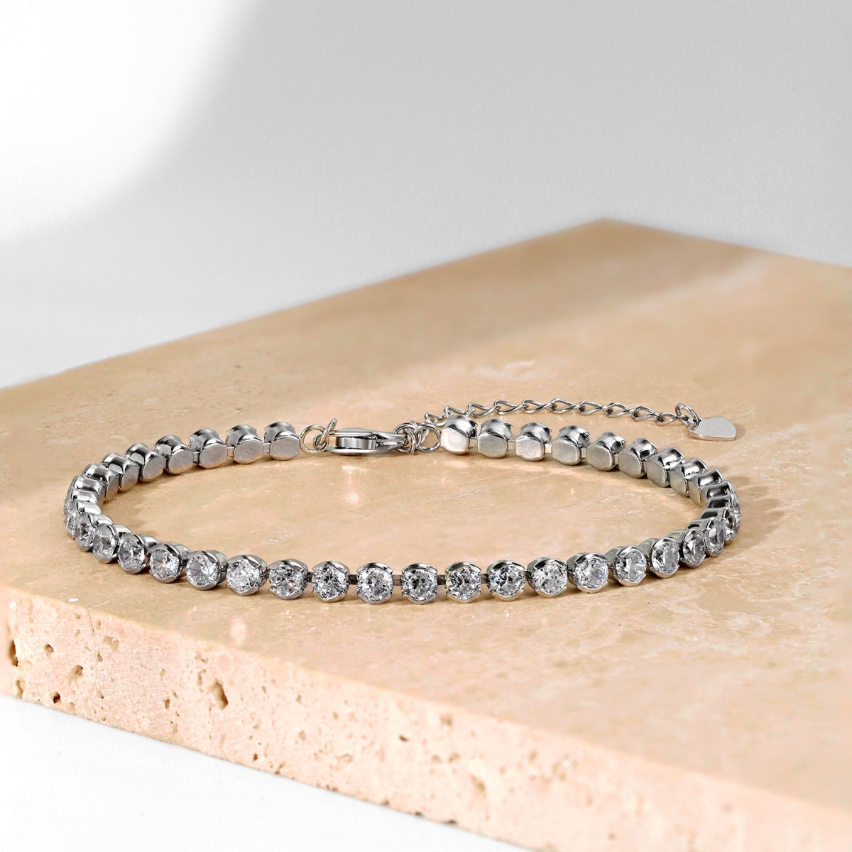 [Noble Jewelry]Ornate  Sparkling Round Cut Daily Bracelet