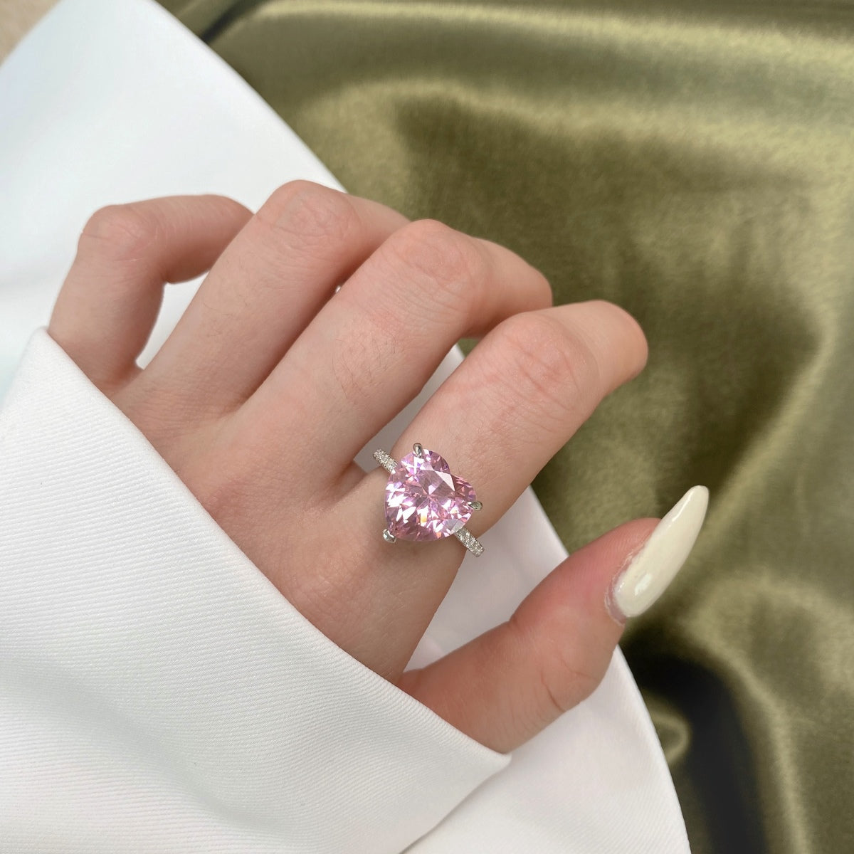 [Noble Jewelry]6.0 Carat Luxurious Sparkling Romantic Heart Cut Lover Ring