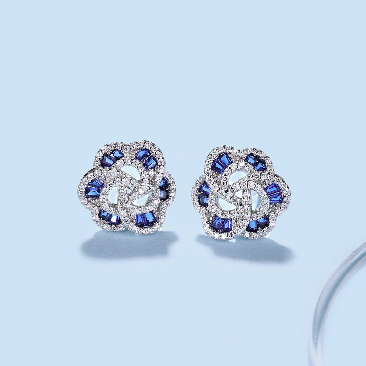 [Noble Jewelry]Exquisite Flower Shape Daily Earrings