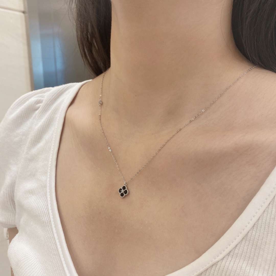 [Noble Jewelry]Delicate Flower Shape Necklace