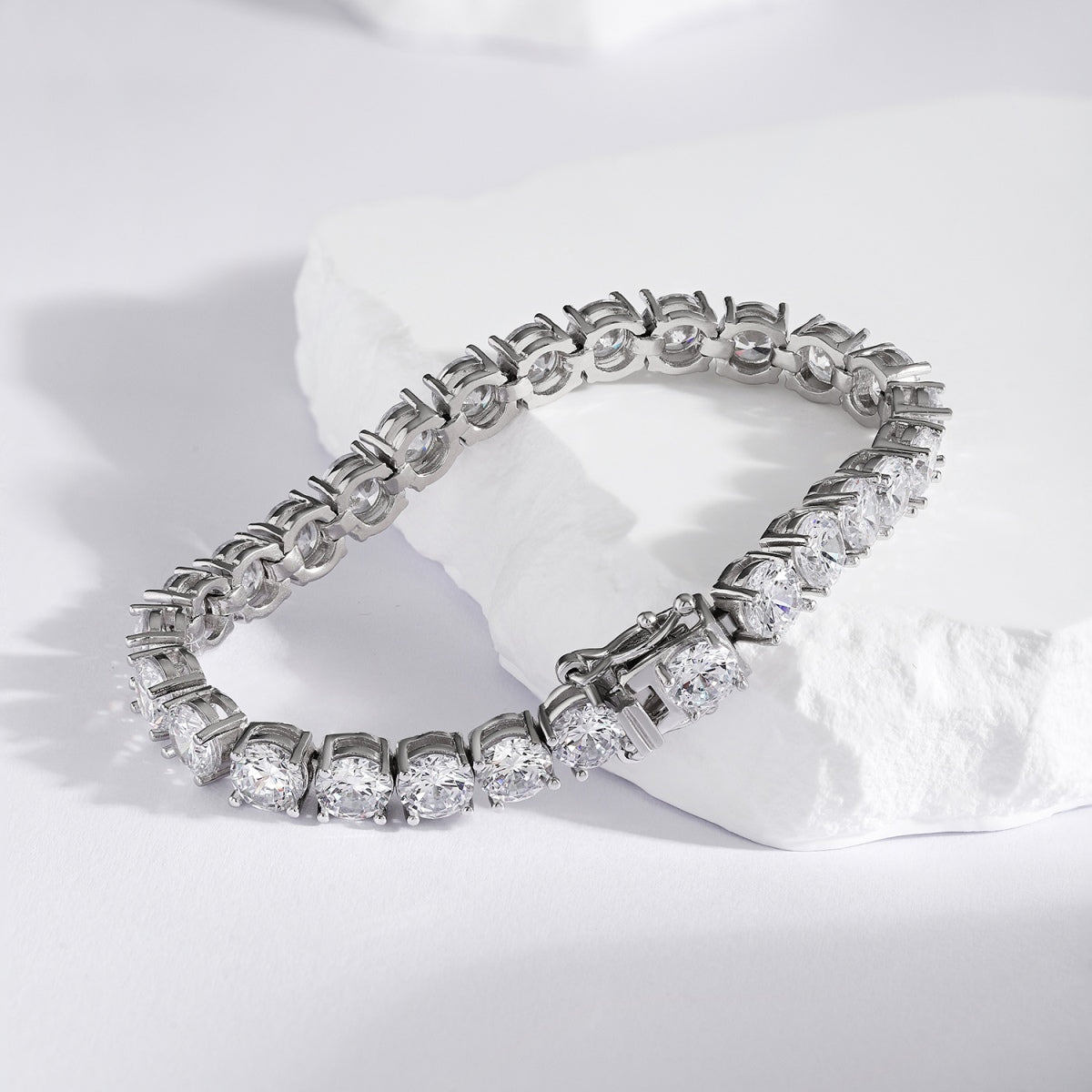 [Noble Jewelry]0.75 Carat Dazzling Round Cut Wedding Bracelet