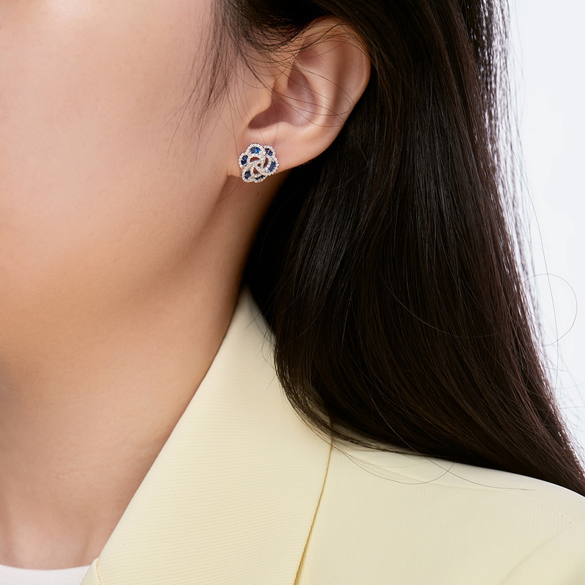 [Noble Jewelry]Exquisite Flower Shape Daily Earrings