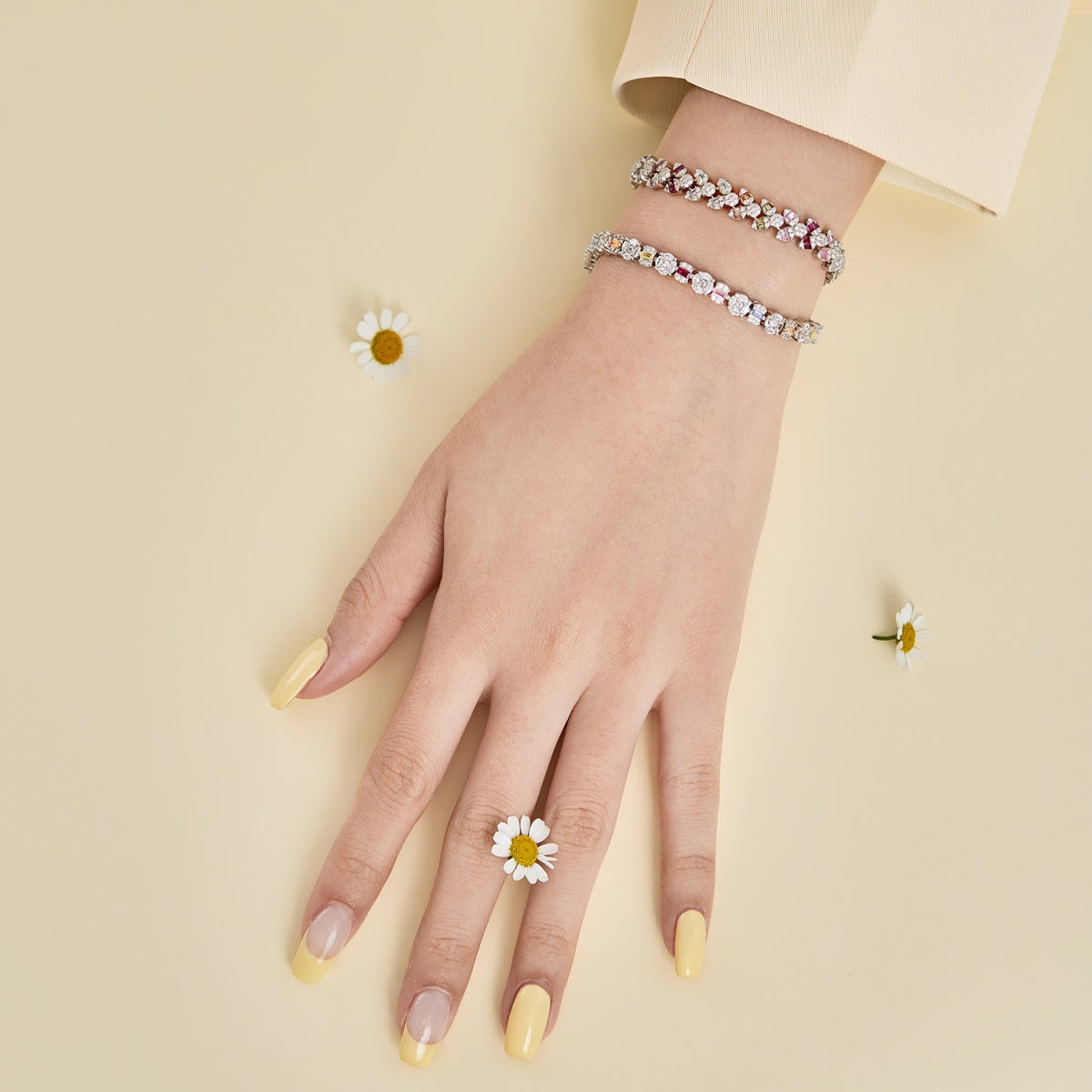 [Noble Jewelry]Dainty Exquisite Flower Shape Daily Bracelet