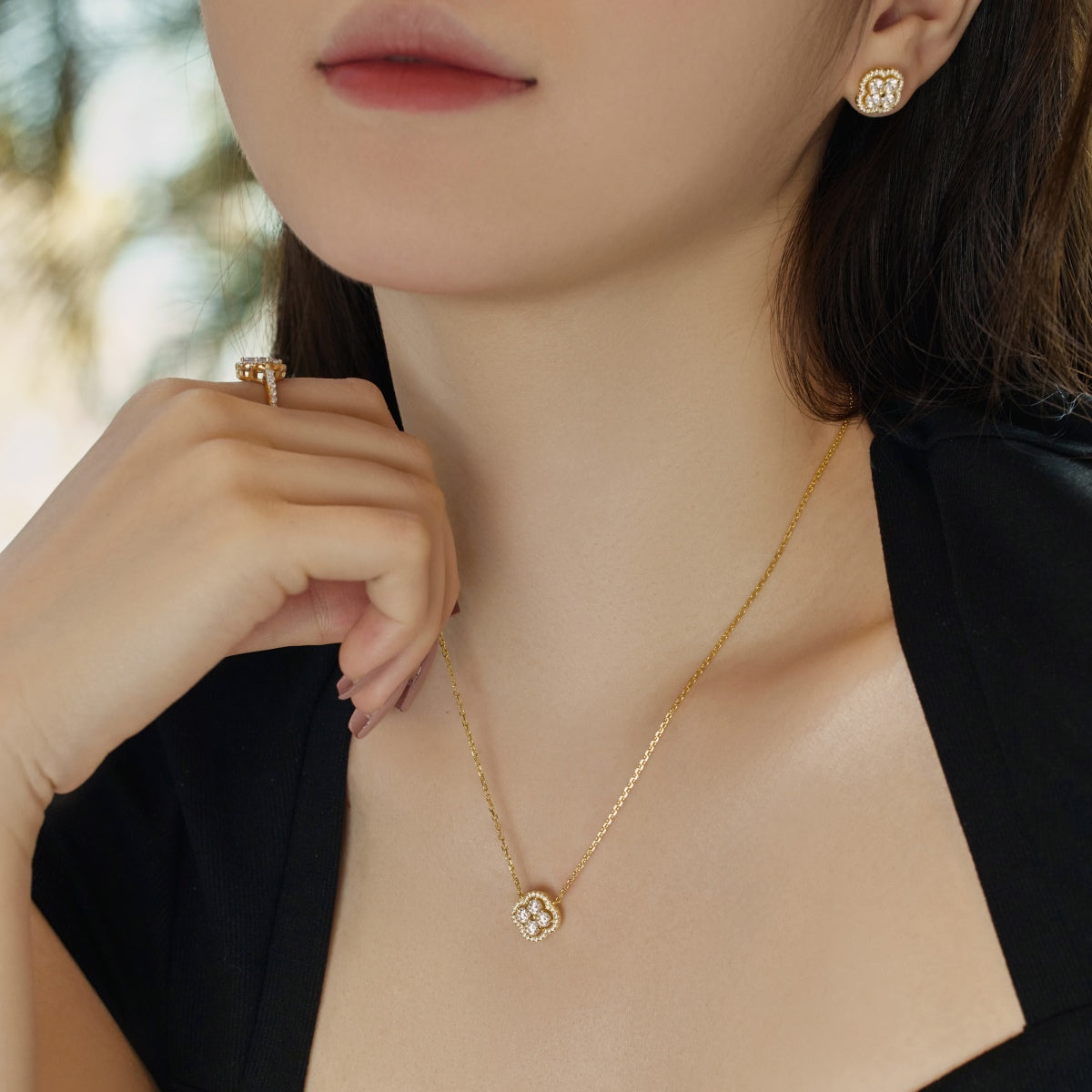 [Noble Jewelry]Exquisite Necklace With Four-Leaf Clover Flower Design