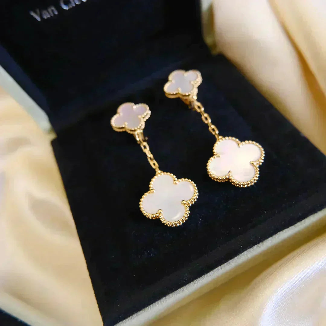 [Noble Jewelry]CLOVER 2 MOTIF WHITE MOP EARRINGS