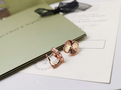 [Noble Jewelry]CLOVER MEDIUM STUD EARRINGS