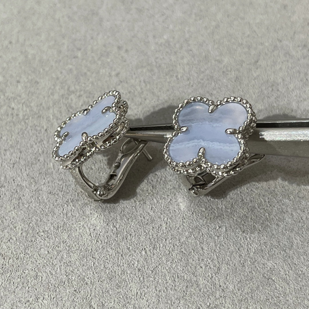 [Noble Jewelry]CLOVER CHALCEDONY SILVER STUD EARRINGS