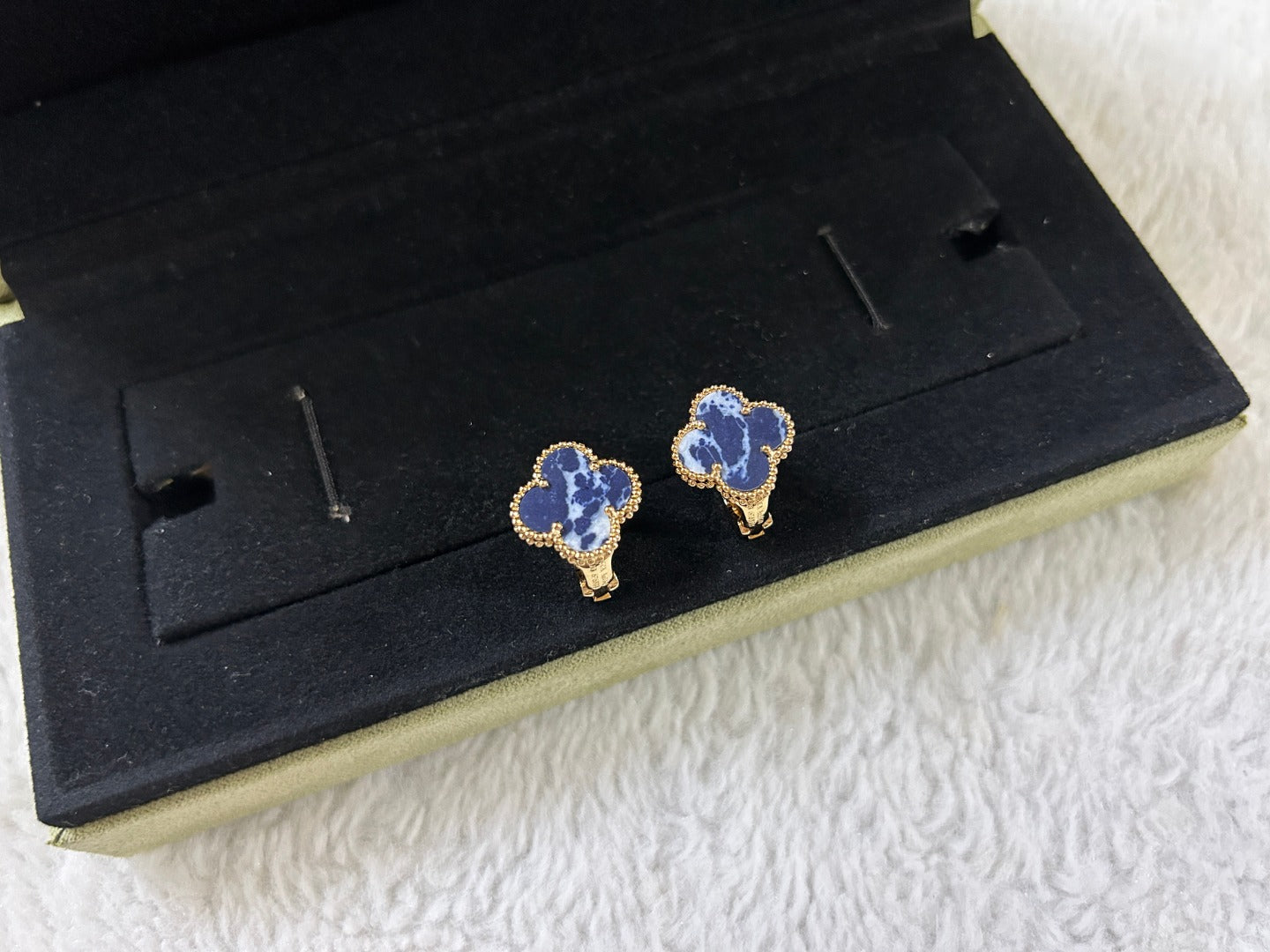 [Noble Jewelry]CLOVER PIETERSITE MEDIUM STUD EARRINGS