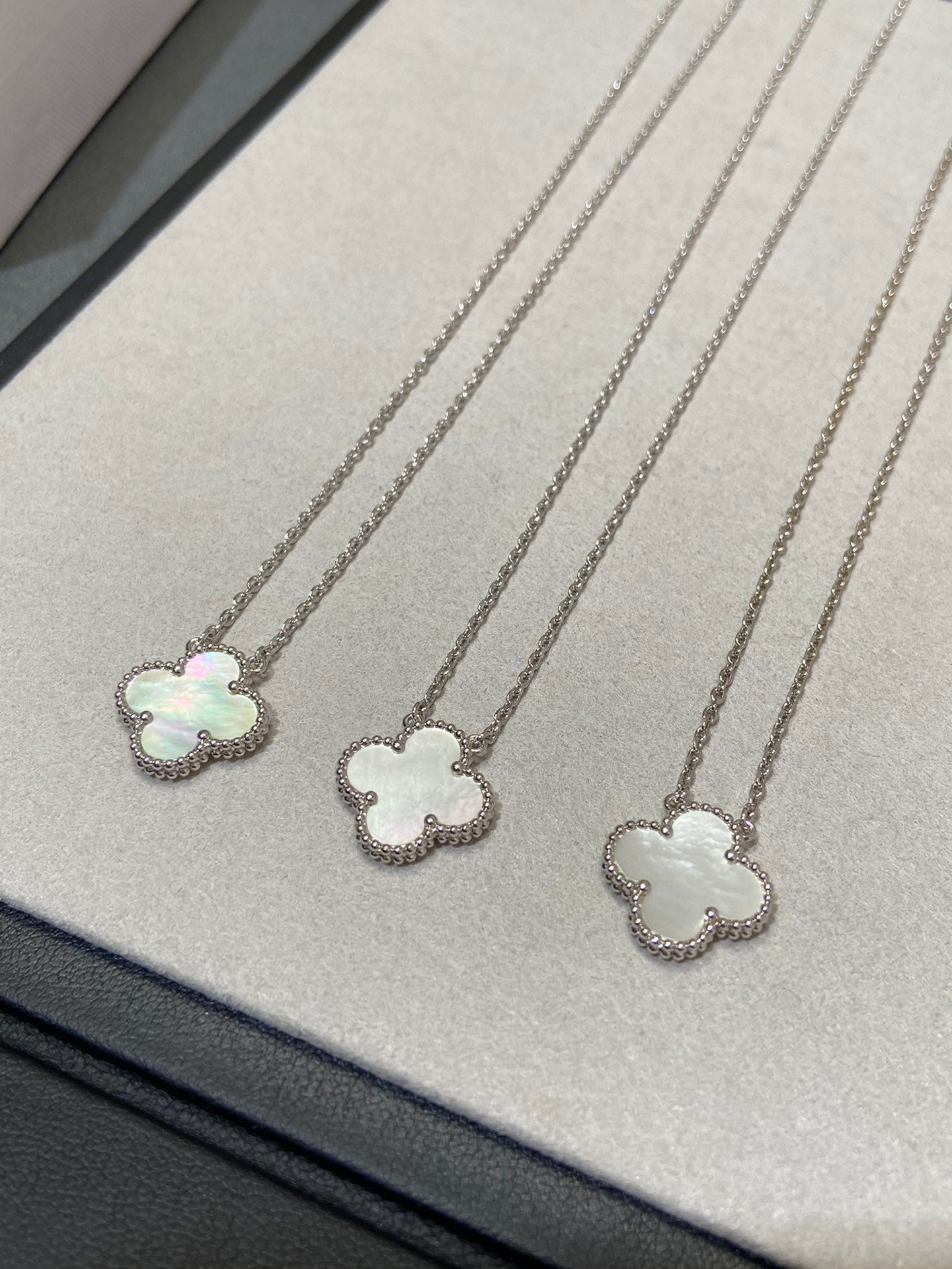 [Noble Jewelry]CLOVER MEDIUM SILVER WHITE MOP NECKLACE