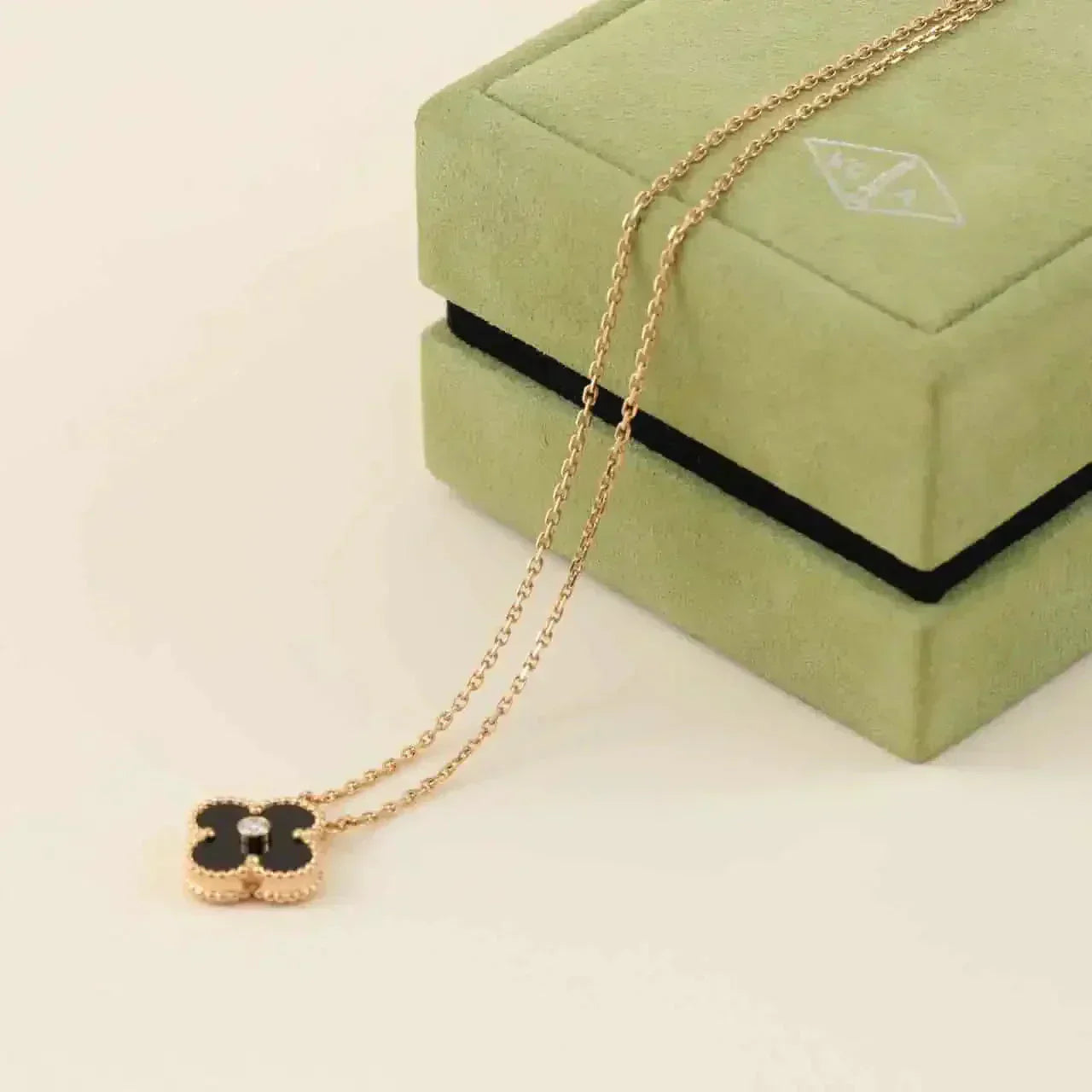 [Noble Jewelry]CLOVER 15MM DIAMOND ONYX NECKLACE