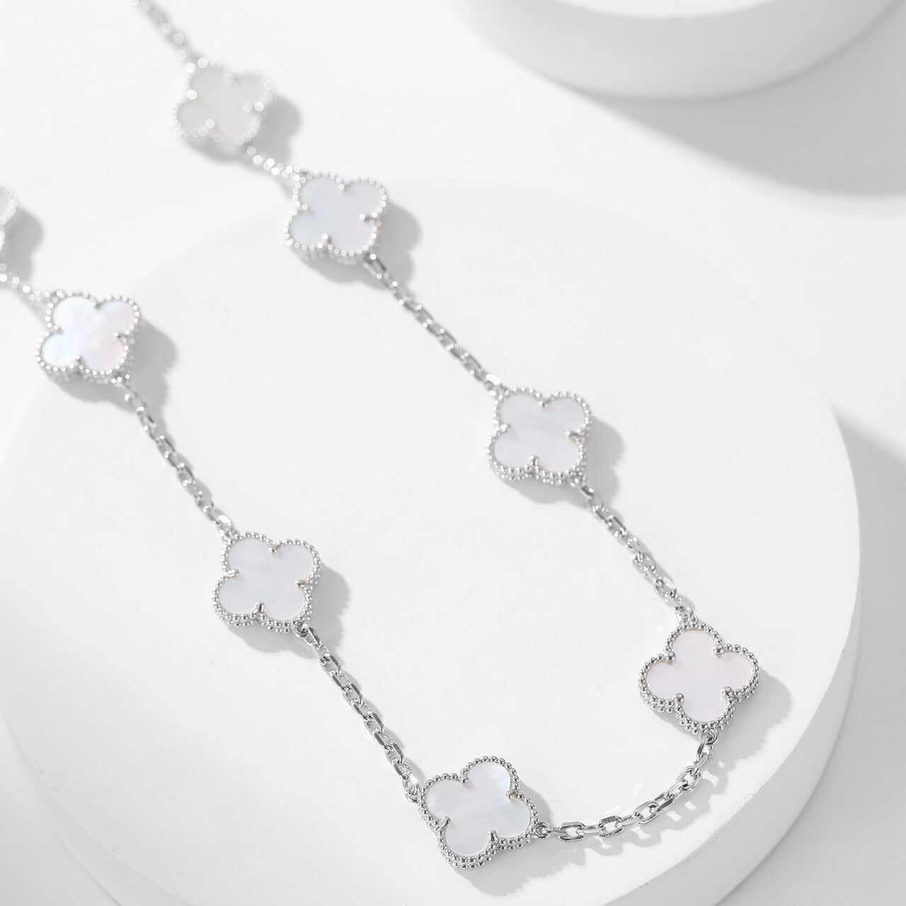 [Noble Jewelry]CLOVER 10 MOTIFS WHITE MOTHER OF PEARL NECKLACE