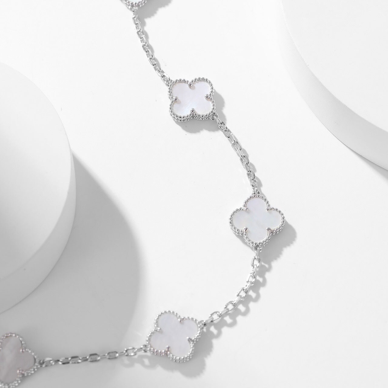 [Noble Jewelry]CLOVER 10 MOTIFS WHITE MOTHER OF PEARL NECKLACE