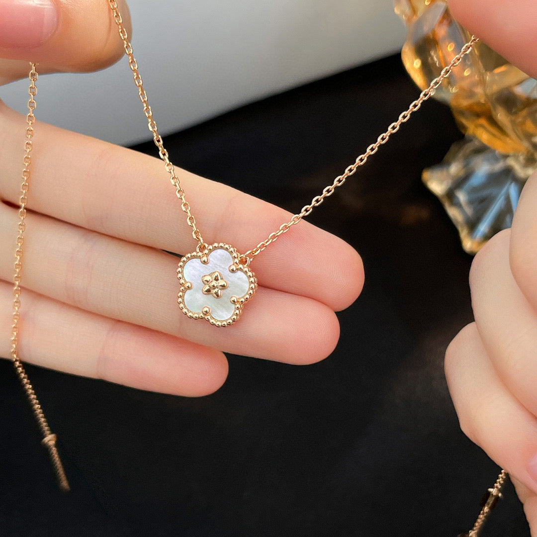 [Noble Jewelry]LUCKY  WHITE MOP  PLUM BLOSSOM NECKLACE