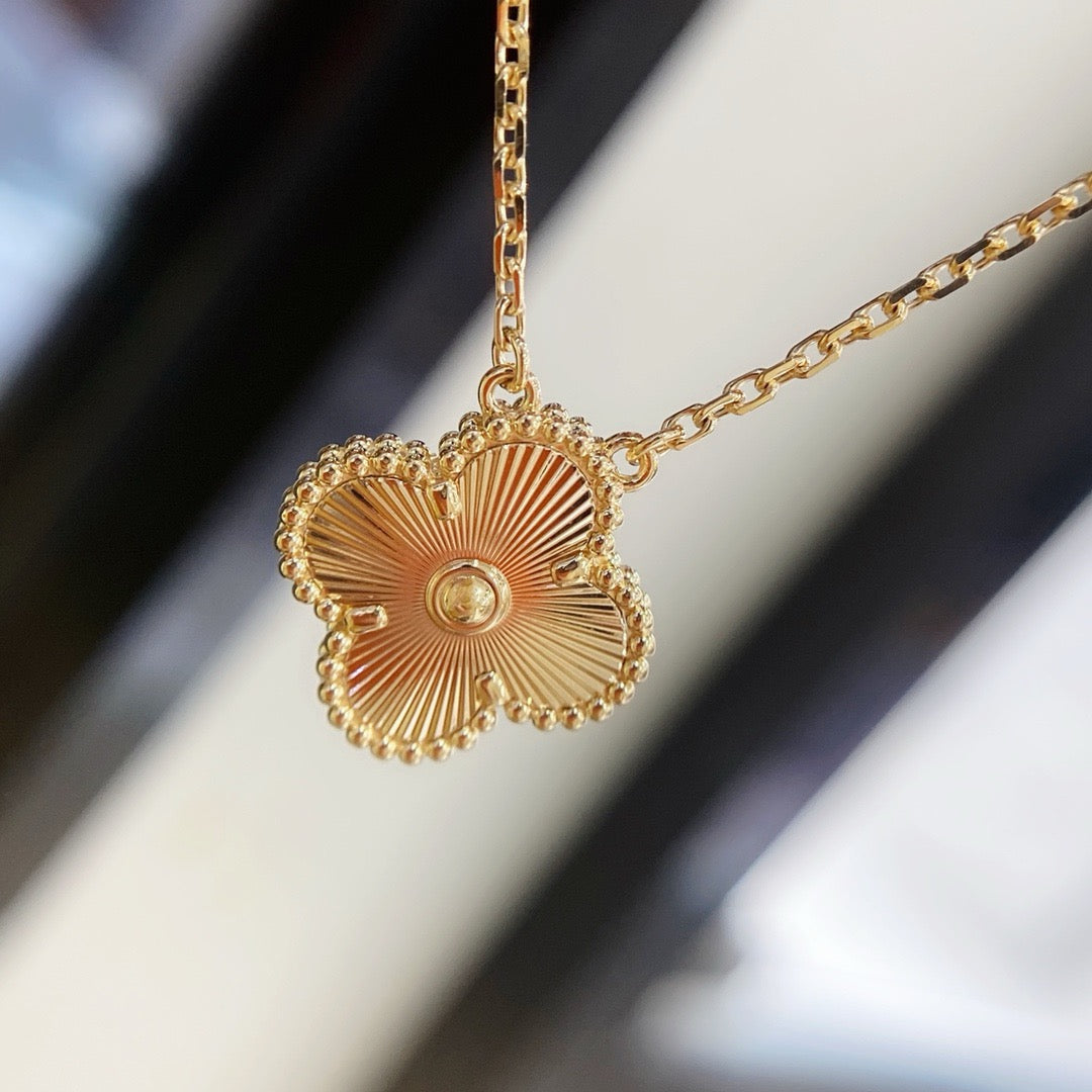 [Noble Jewelry]CLOVER 15MM LASER NECKLACE