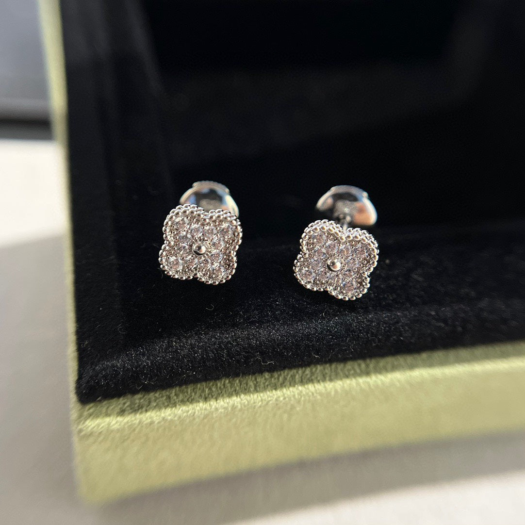 [Noble Jewelry]CLOVER MINI DIAMOND STUD EARRINGS