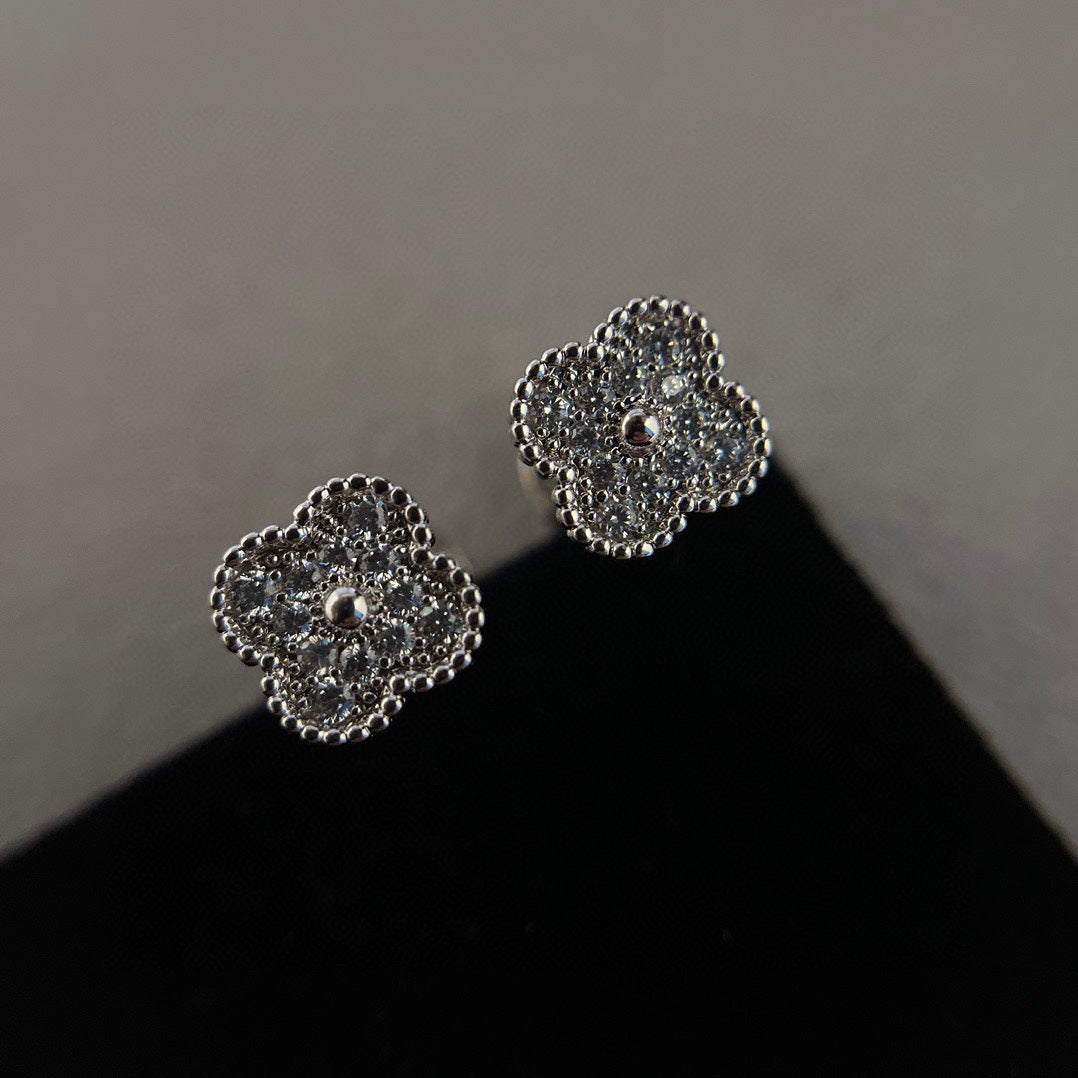 [Noble Jewelry]CLOVER MINI DIAMOND STUD EARRINGS