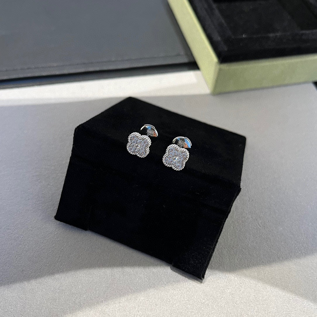 [Noble Jewelry]CLOVER MINI DIAMOND STUD EARRINGS